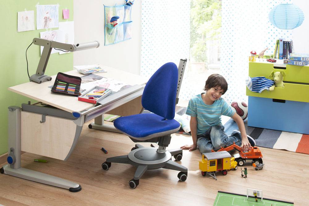 Стол для детей (44 фото): оптимальная высота письменной модели с надстройкой для школьника, интерактивный вариант в детскую комнату