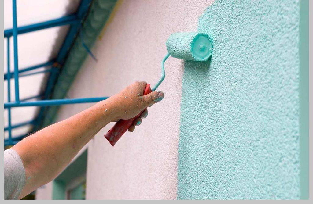 Как правильно покрасить потолок водоэмульсионной краской без разводов: советы профессионалов