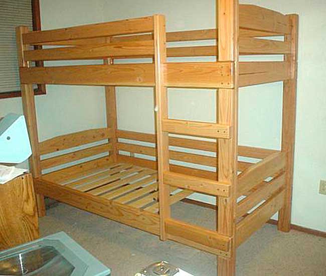 Из двухъярусной кровати сделать две односпальные кровати
