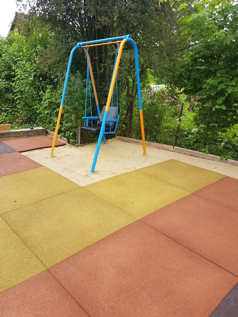 Напольные покрытия для детских площадок