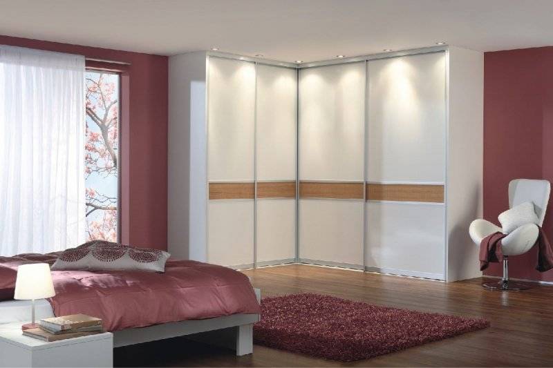 Встроенные модели шкафов-купе для спальни: дизайн и подбор места размещения