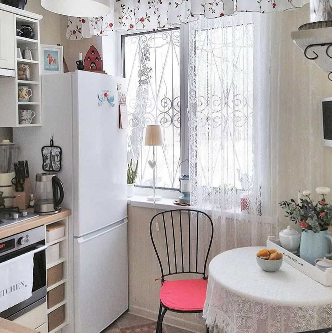 Дизайн маленькой кухни в хрущевке с холодильником - 35 фото
