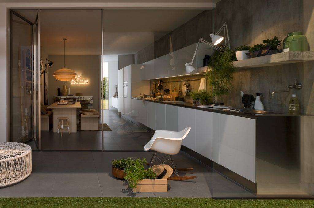 Кухня с большим окном: декор, отделка и идеи дизайна (52 фото)