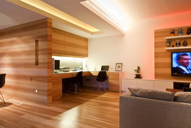 Ламинат на стене в гостиной (50 фото): особенности дизайна интерьера, варианты отделки стен ламинатом в зале