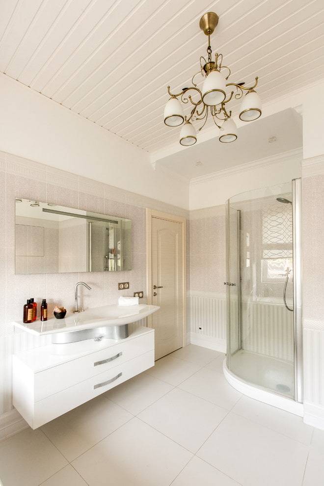 Как оформить потолок в ванной комнате?