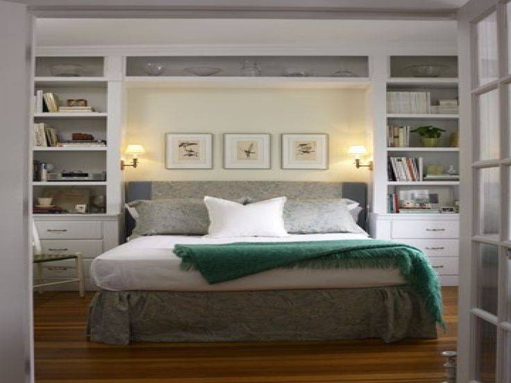 Полка над кроватью в спальне: фото, оформление, подсветка