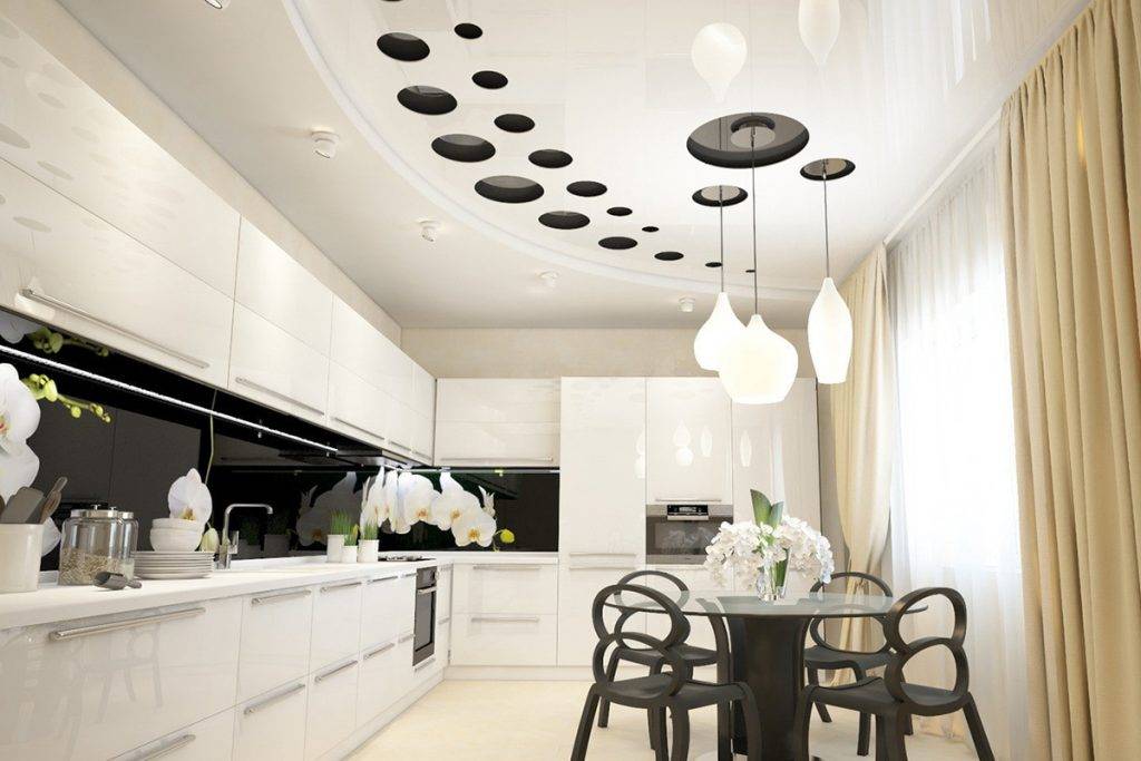Натяжной потолок на кухне: модное решение или оптимальный выбор?