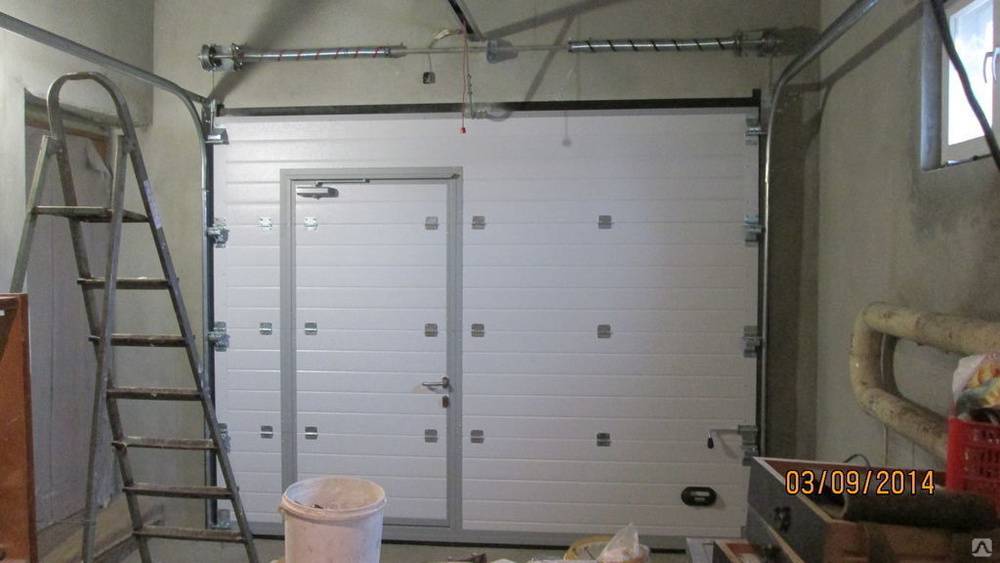 Разновидности и плюсы автоматических гаражных ворот, установка и монтаж