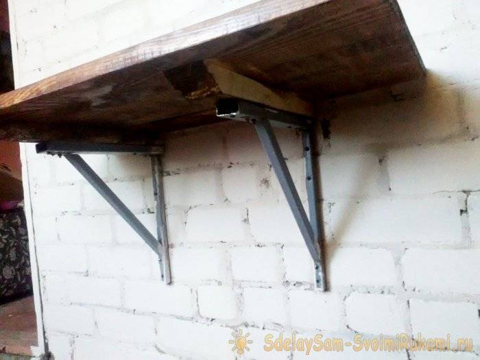 Откидные столы с креплением к стене