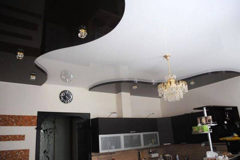 ???? натяжные глянцевые потолки: фото в интерьере дома или квартиры