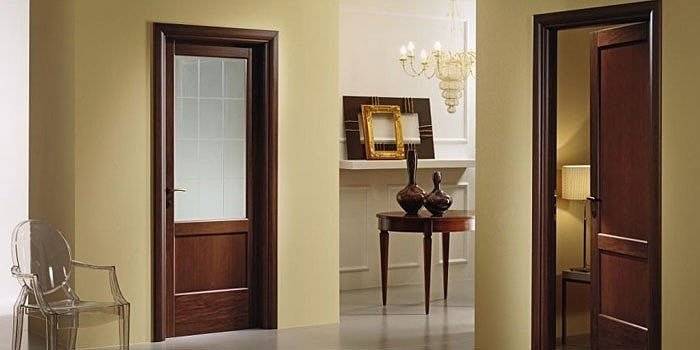 Межкомнатные двери в интерьере (67 фото): светлые и темные варианты для квартиры и для частного дома, реальные примеры и советы по выбору