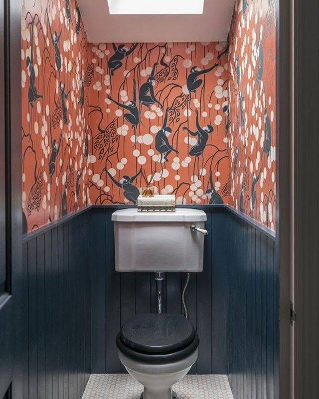 Дизайн интерьера туалета в квартире — освещение и идеи оформления: черно-белый декор и мозаика