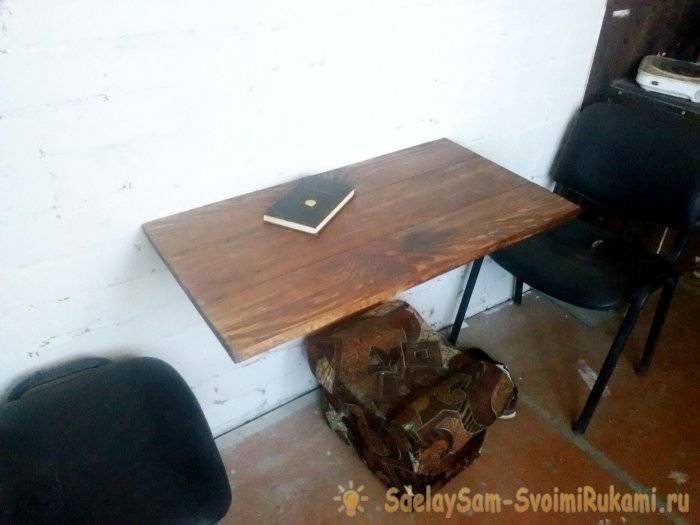 Откидной стол с креплением к стене, материалы, формы, размеры