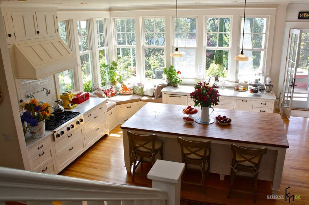 Какие бывают кухни с окном и как их лучше оформить