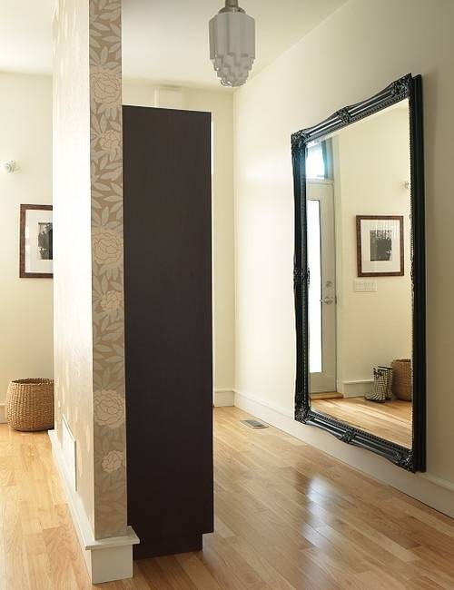 Зеркала в интерьере гостиной, прихожей: идеи оформления большого зеркала на стене, композиции - 44 фото