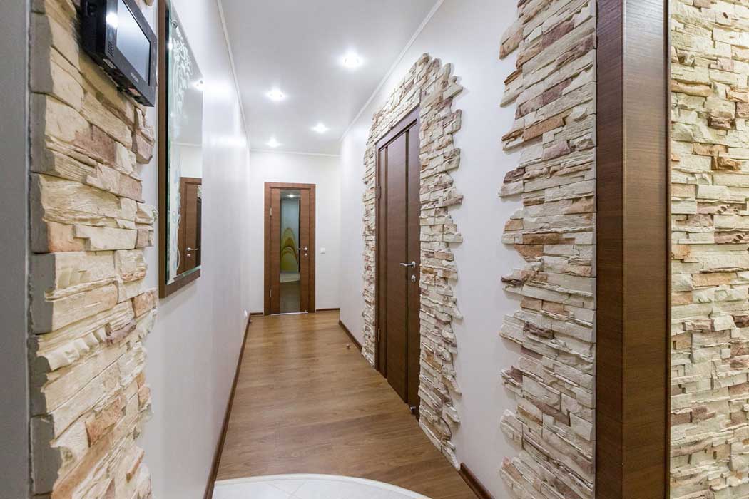 Отделка прихожей и коридора декоративным камнем: оформление интерьера, ремонт квартиры, дизайн, как отделать