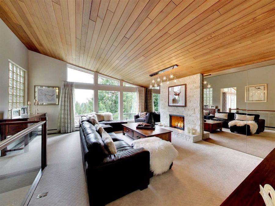 Чем лучше подшивать потолок в деревянном доме?