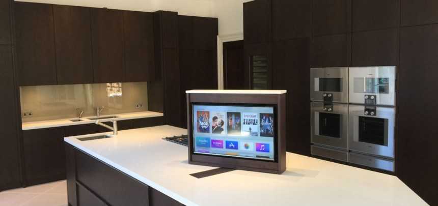 Телевизор на кухне (49 фото): варианты размещения. дизайн кухни 12 кв. м с диваном и телевизором. как повесить на стену и как еще можно разместить в интерьере?