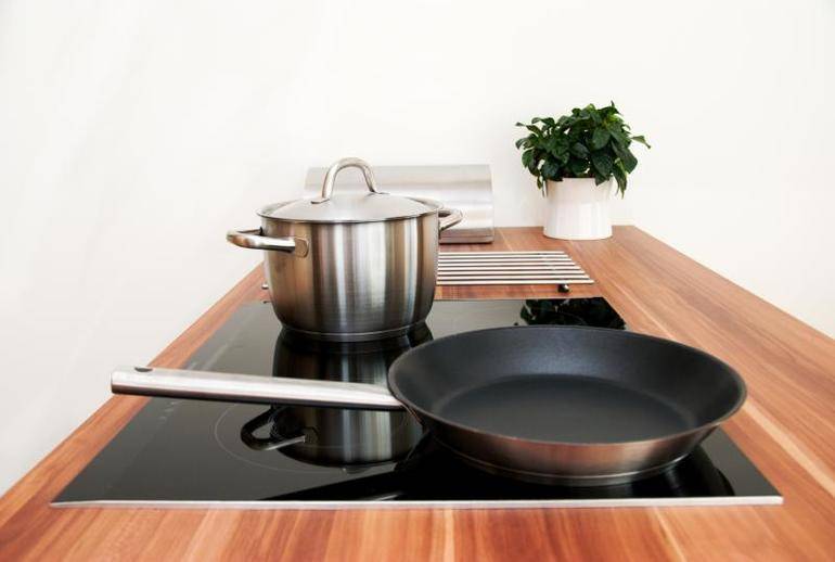 Посуда для стеклокерамической плиты: какая сковорода подходит для керамических плит? можно ли использовать алюминиевые кастрюли? другие варианты