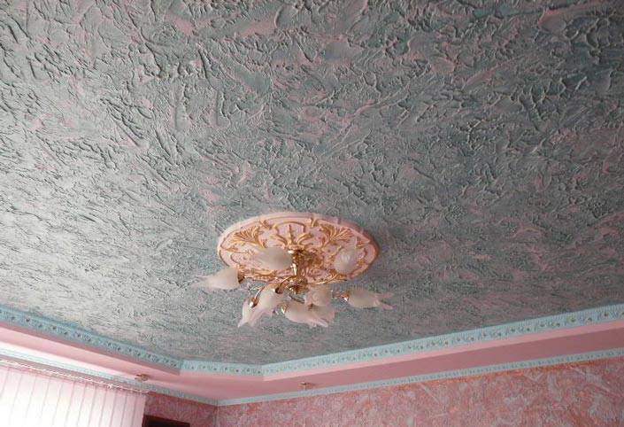 Фактурный потолок своими руками: свойства декоративной штукатурки, технология и как сделать, как наносить раствор, можно ли брать обычную шпаклевку, как покрасить?