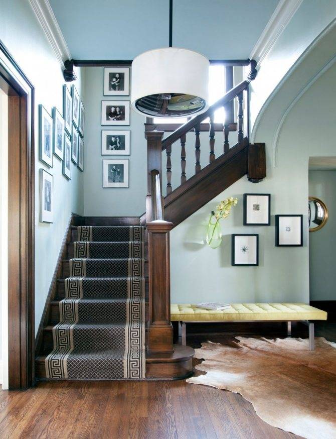 Можно ли делать кухню под лестницей на второй этаж в частном доме