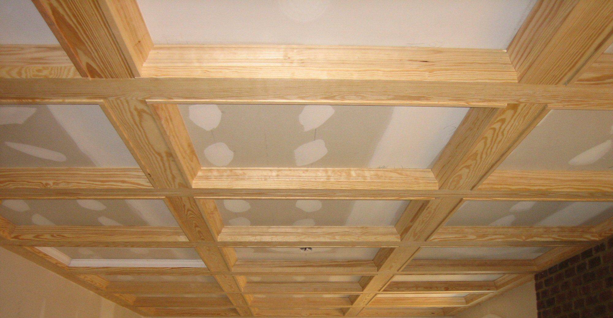 Кессонный потолок из дерева: виды, варианты конструкции, особенности проектирования и монтажа, плюсы и минусы