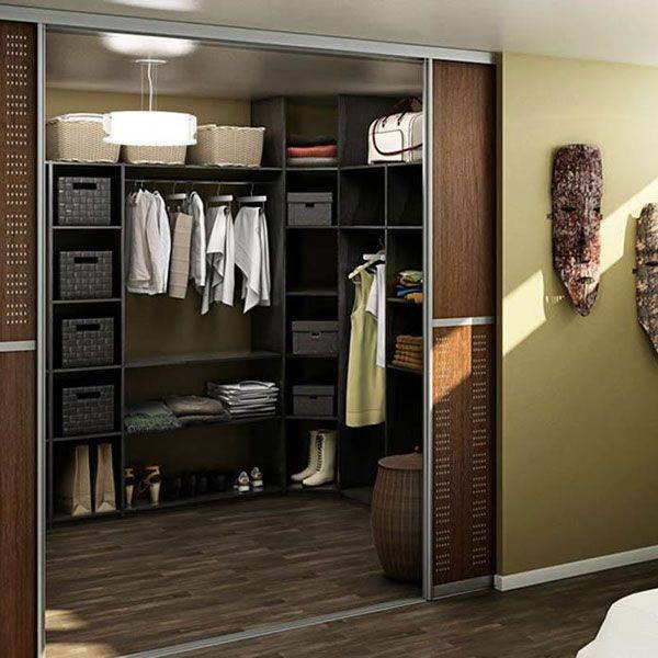 Гардеробная в прихожей (55 фото): встроенный шкаф-гардероб в коридоре, угловые мини-гардеробные для маленькой прихожей и другие варианты