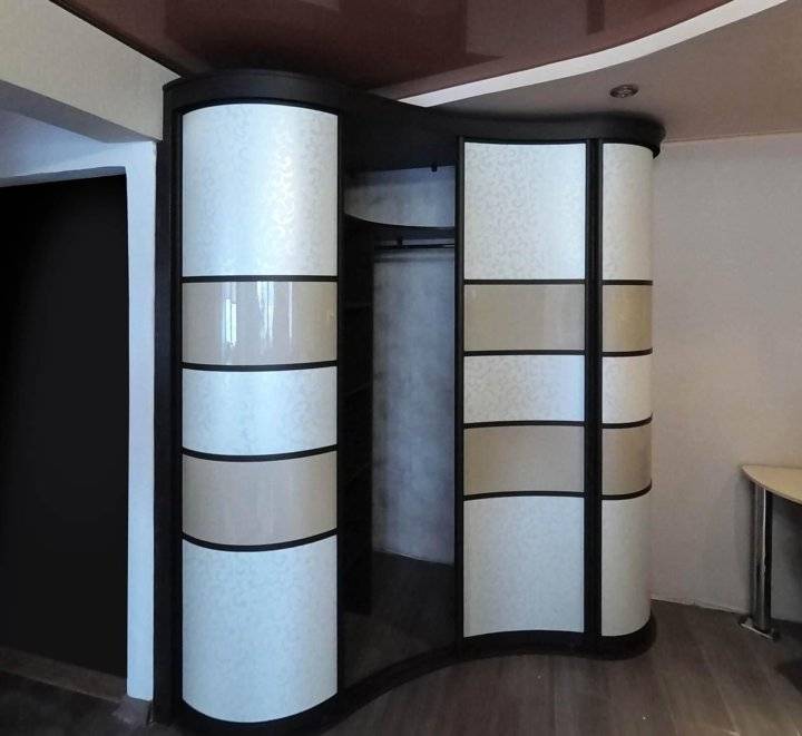 40 идей углового шкафа-купе в гостиную