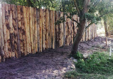 Забор из горбыля (59 фото): все варианты использования необрезной доски, красивый деревянный забор