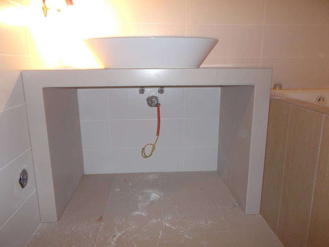 Столешница для ванной комнаты под раковину