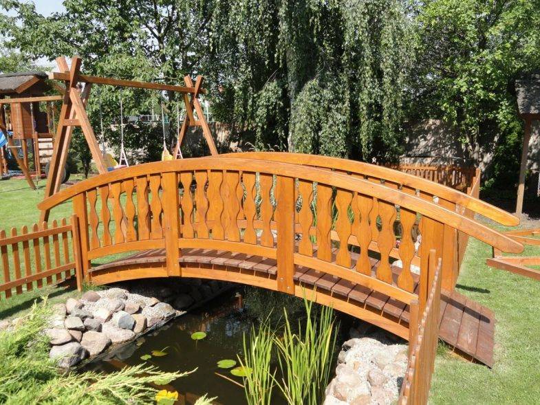 Декоративный мостик для сада своими руками  50 фото