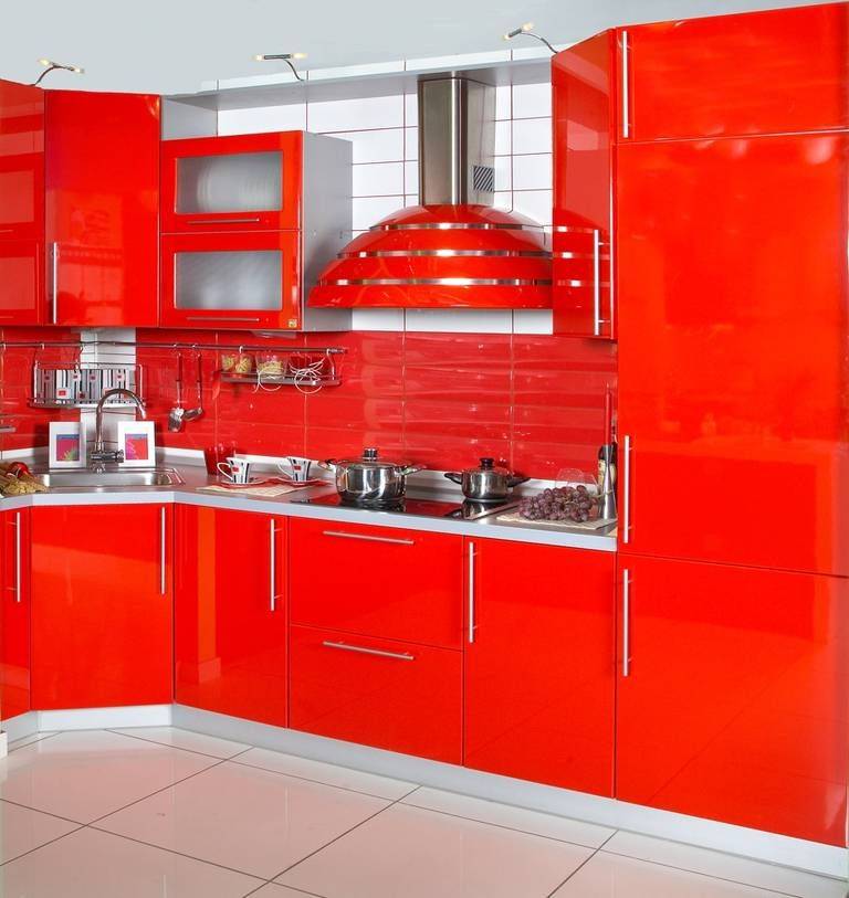 Красная кухня в интерьере +75 фото