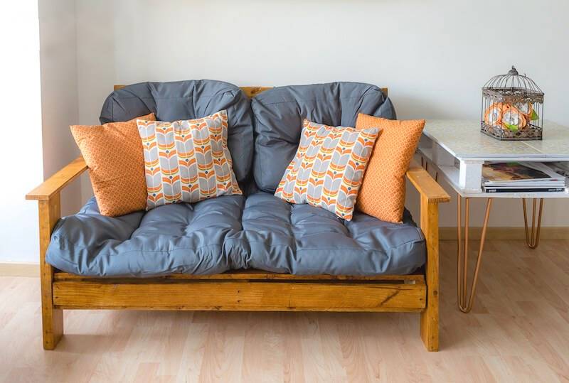 Самодельные кресла, диваны и кровати: из чего их можно сделать