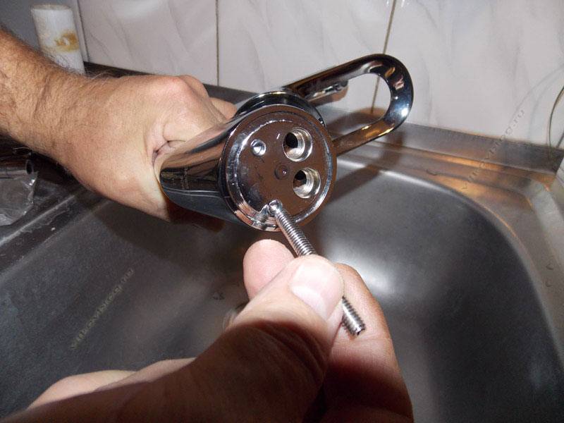 Как установить смеситель на кухне своими руками: инструкция и советы