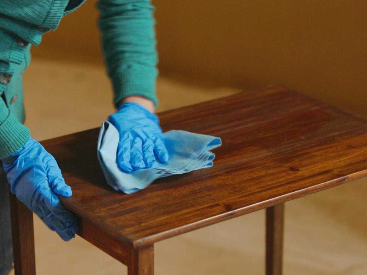 Как самостоятельно убрать царапины с полированный мебели