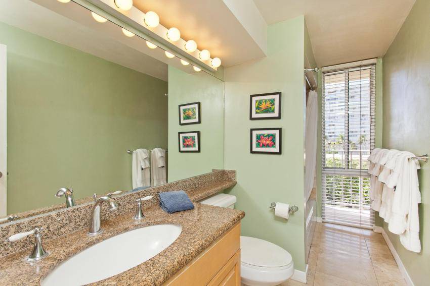 Покраска стен в ванной: советы для тех, кто держит кисточку второй раз в жизни