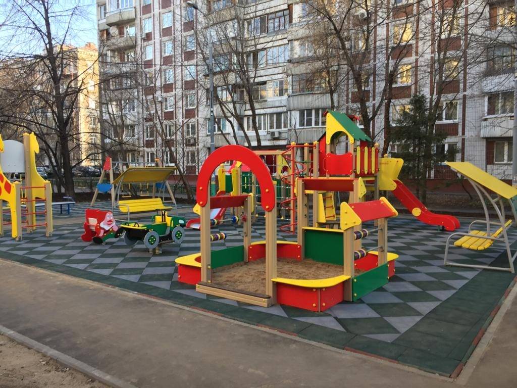 Детские площадки во дворе