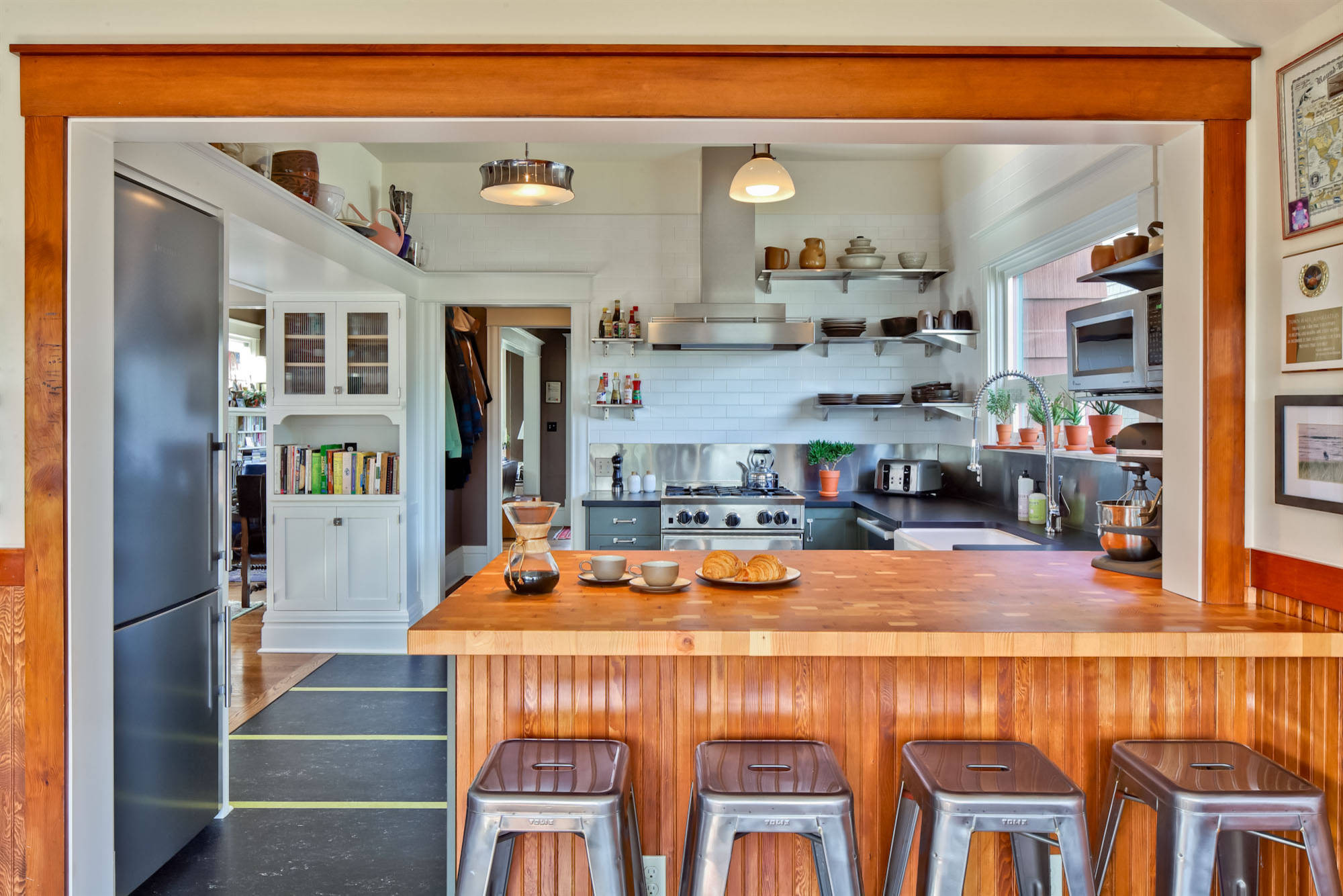 25 способов организовать пространство на кухне: идеи для хранения