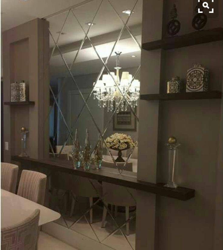 Оформление декоративной зеркальной стены в интерьере разных комнат