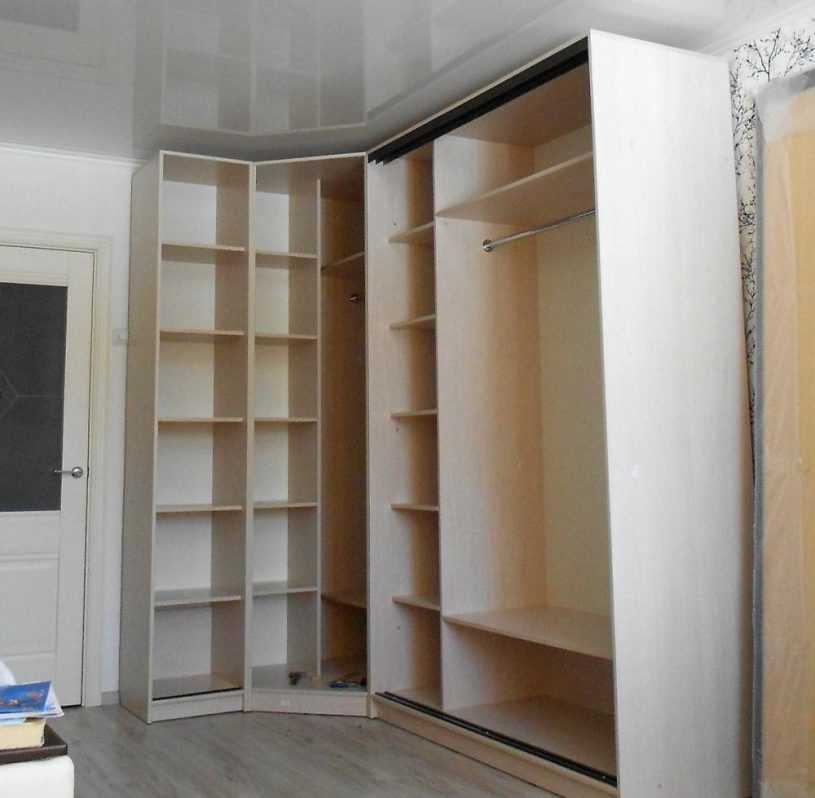 Угловой шкаф-купе (126 фото): встраиваемый в спальню, прихожую, гостиную. идеи дизайна и внутреннего наполнения