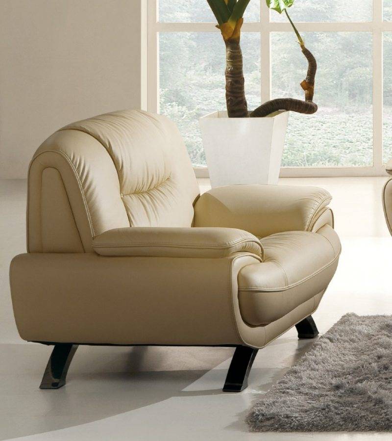 Кресло в спальню — лучшие примеры дизайна в интерьере, фото красивых моделей с советами по размещению