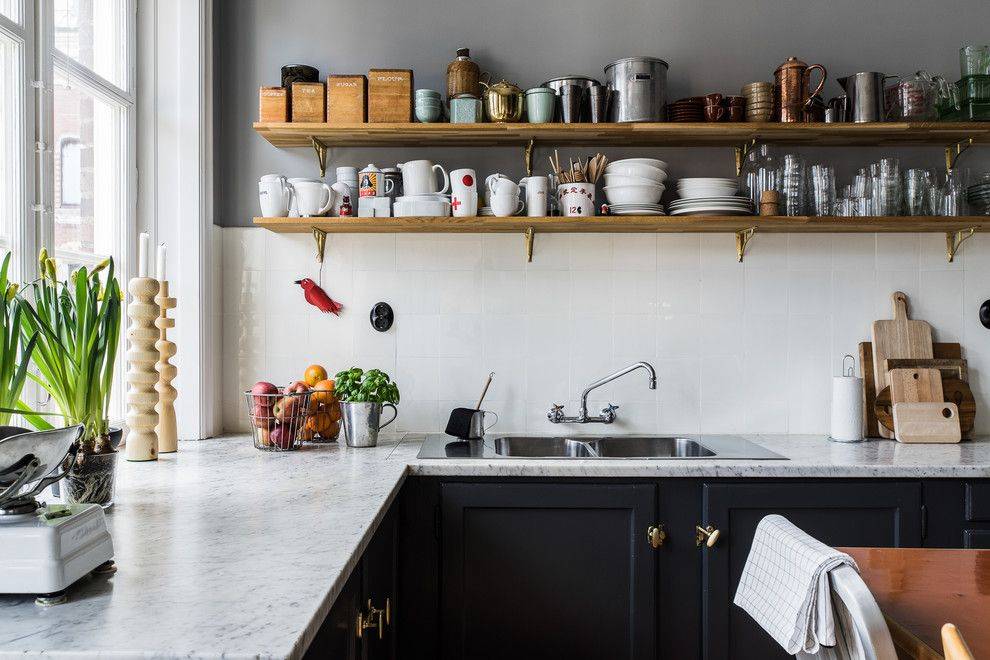 Дизайн кухни без верхних шкафов: фото интерьеров с разными планировками и стилями
