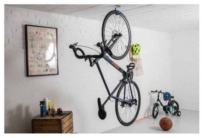 Выбираем крепление велосипеда к потолку: кронштейн или блок