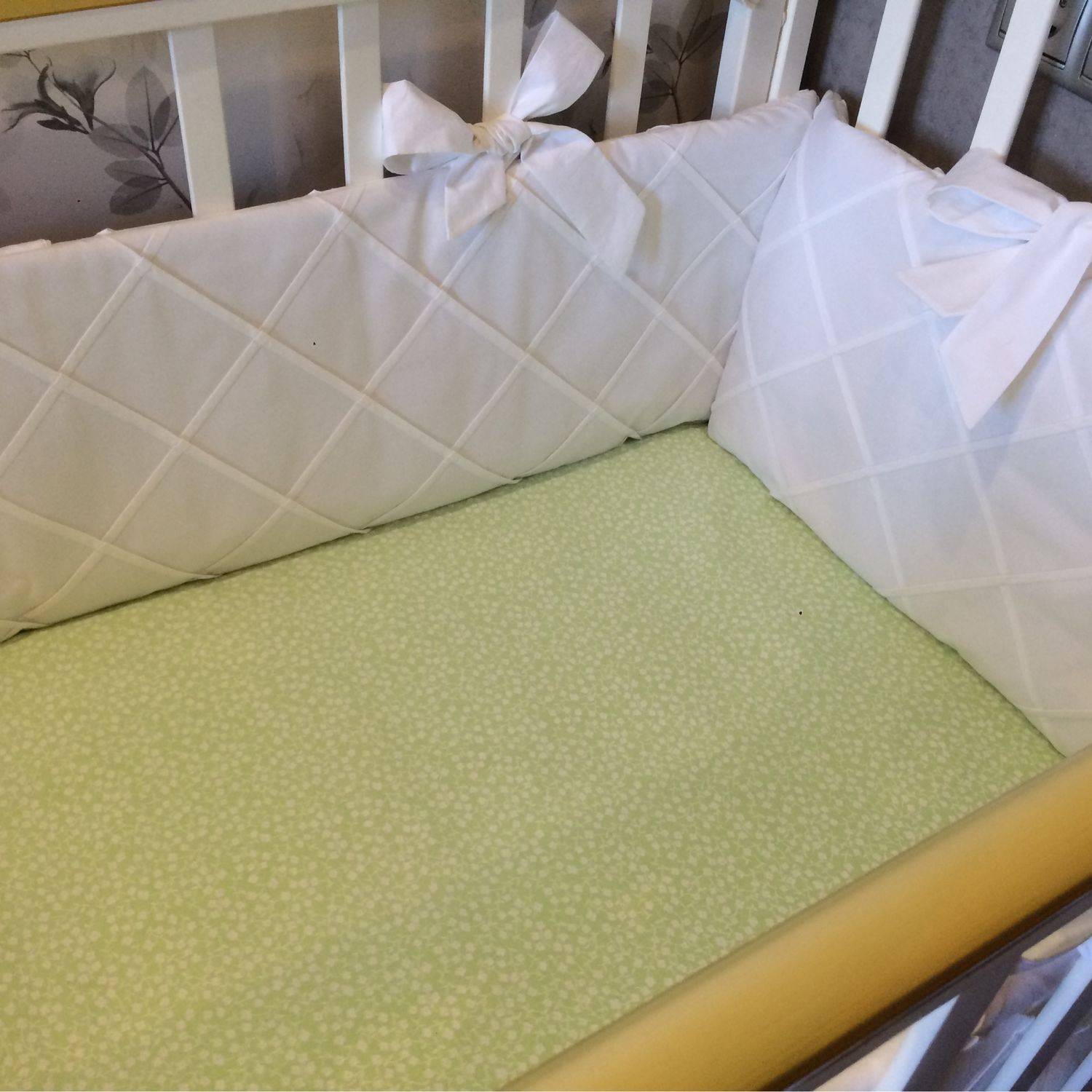 Бортики в кроватку для новорожденных своими руками: выкройки и советы