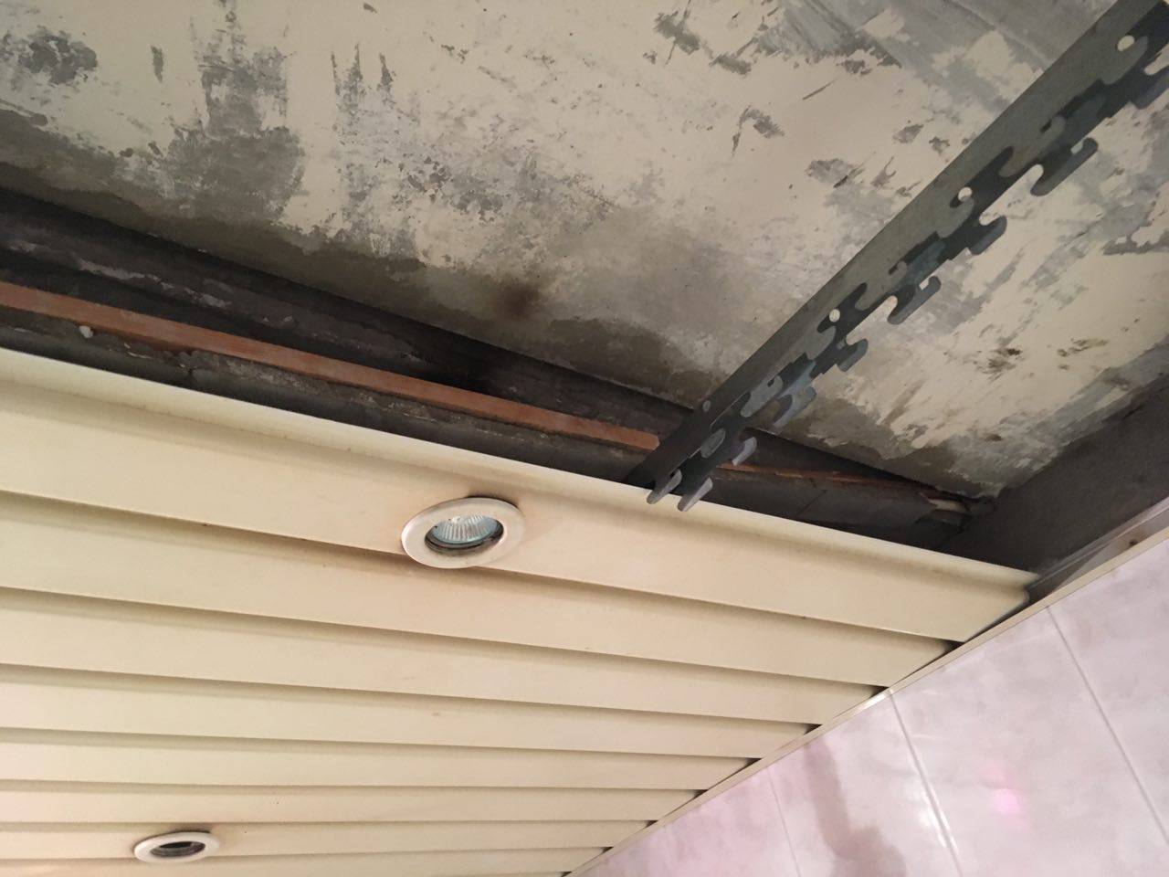 Правильный демонтаж реечного потолка
