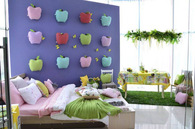 Декор детской комнаты (73 фото): как украсить стены своими руками? украшения и мебель, гирлянды из бумаги на окна, декорирование комнаты в скандинавском стиле для ребенка