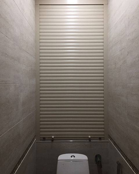 Рольставни в туалет (53 фото): жалюзи с фотопечатью за унитазом и роллеты для сантехнического шкафа, их установка своими руками