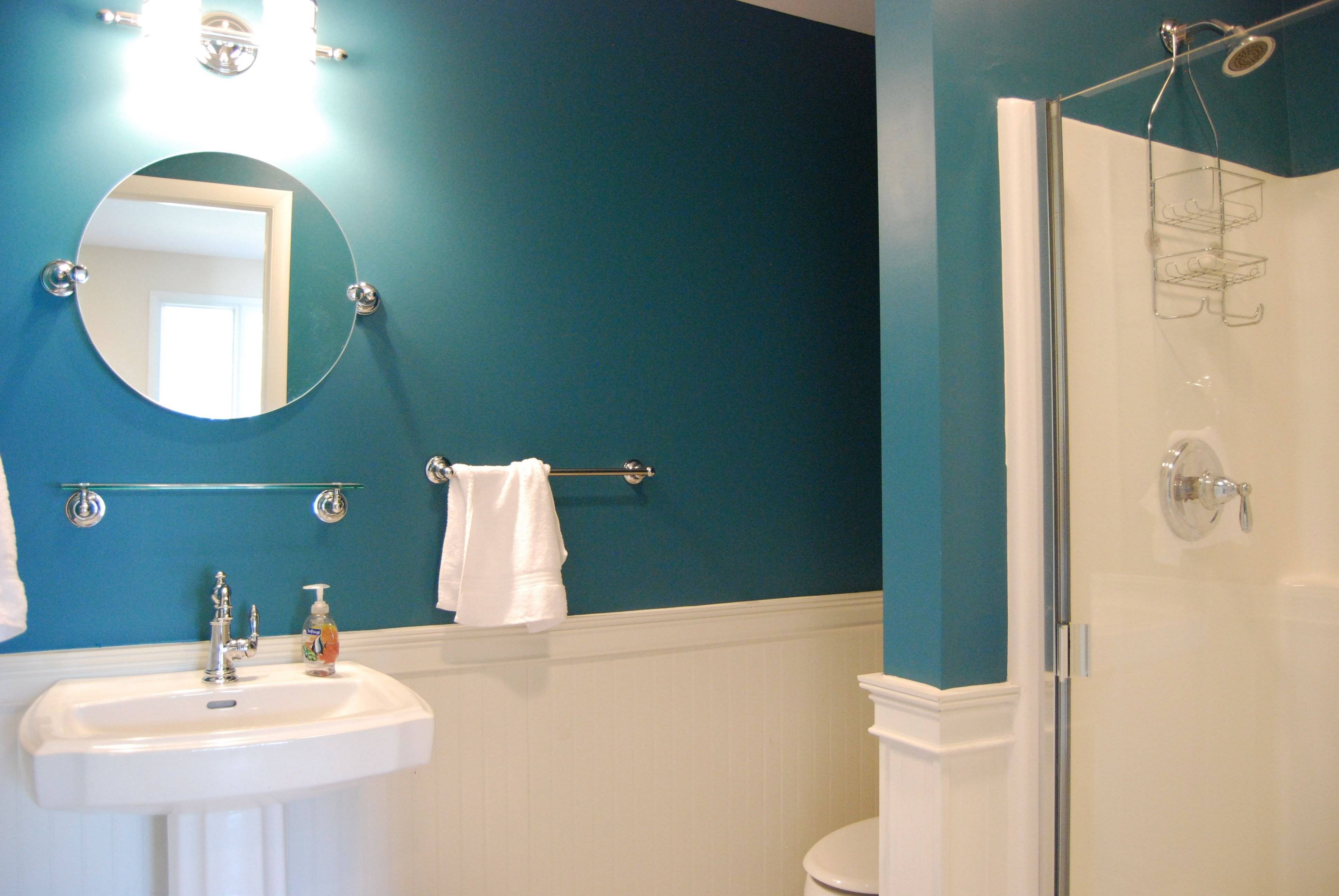 Покраска стен в ванной комнате: какой краской лучше красить, чем удалить покрытие | дневники ремонта obustroeno.club