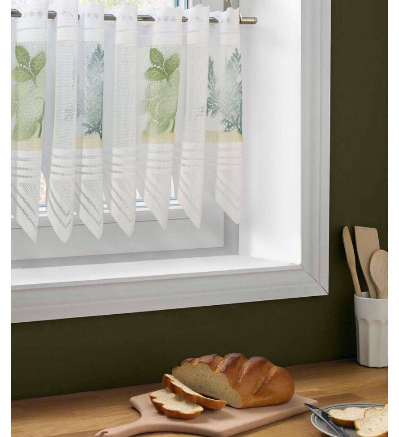 Карниз для кухни - фото потолочного и настенного и металлического карниза с балконной дверью