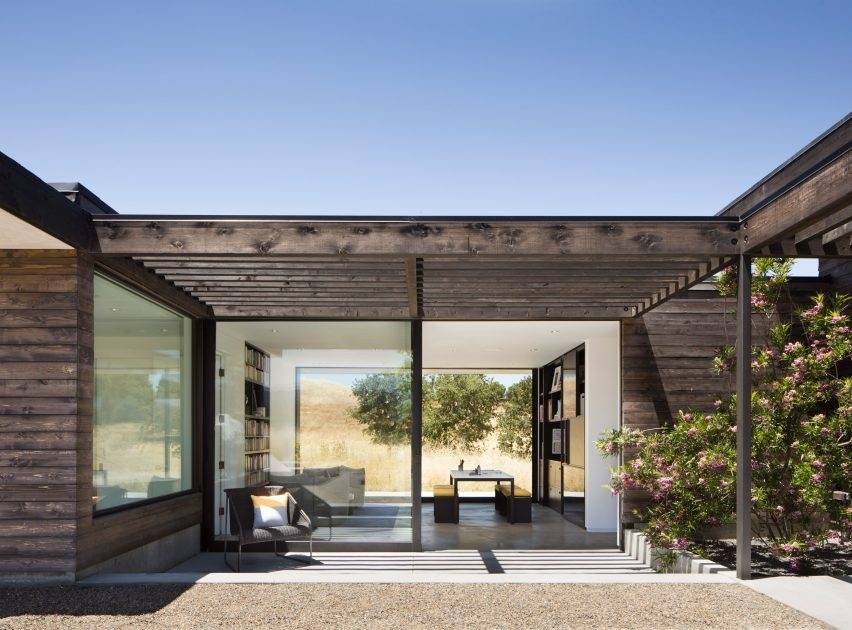 Одноэтажные дома с большими панорамными окнами +75 фото проектов
